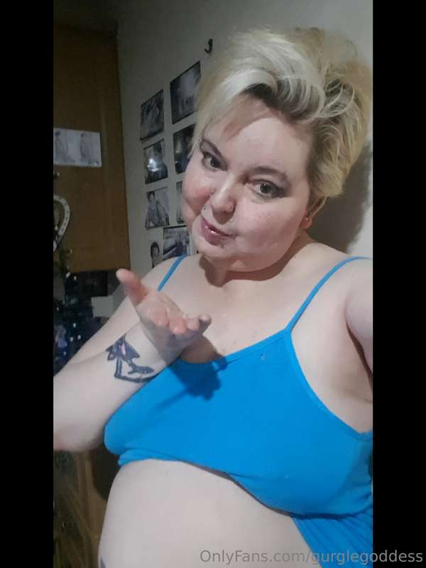 Good morning 🩵 Editing a masturbation video to share with yo..