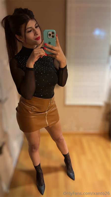 Strong and hot, undress me with your gaze🥰💦