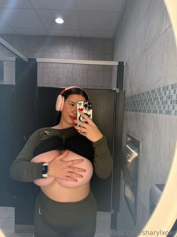 Should I be slipping away like this more often at the gym? 🤭