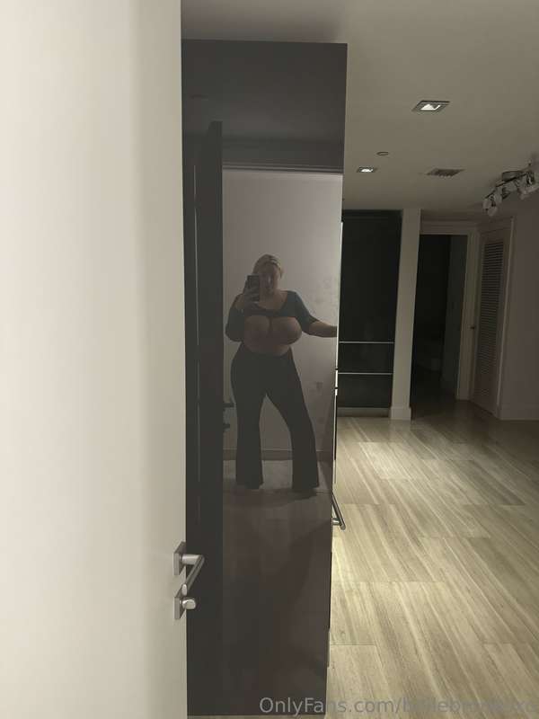 honestly i love taking these sneaky pics for my feed, teasin..