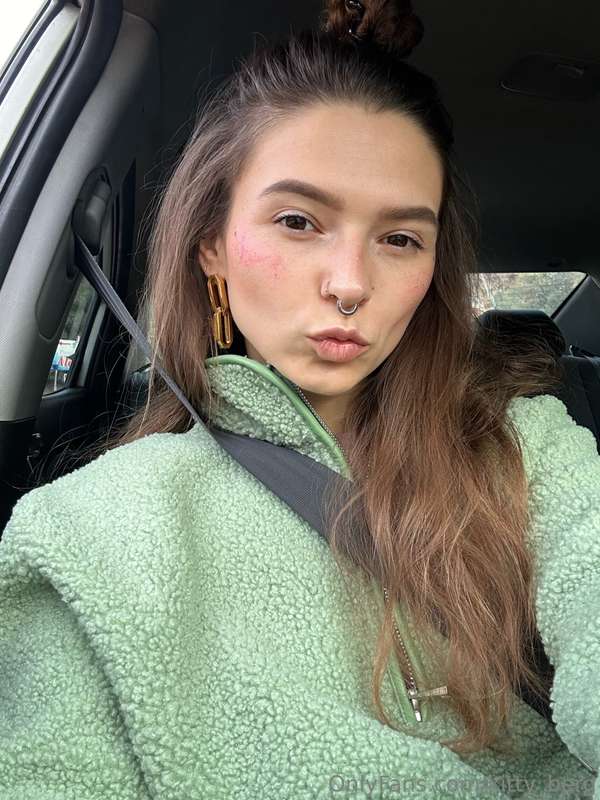 I’m obsessed with myself, especially with my makeup looks)