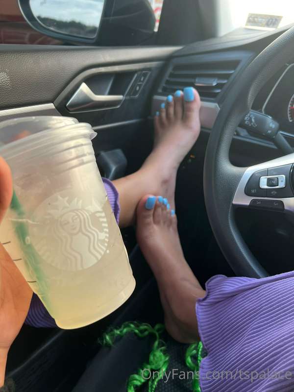 My toes are so yummy