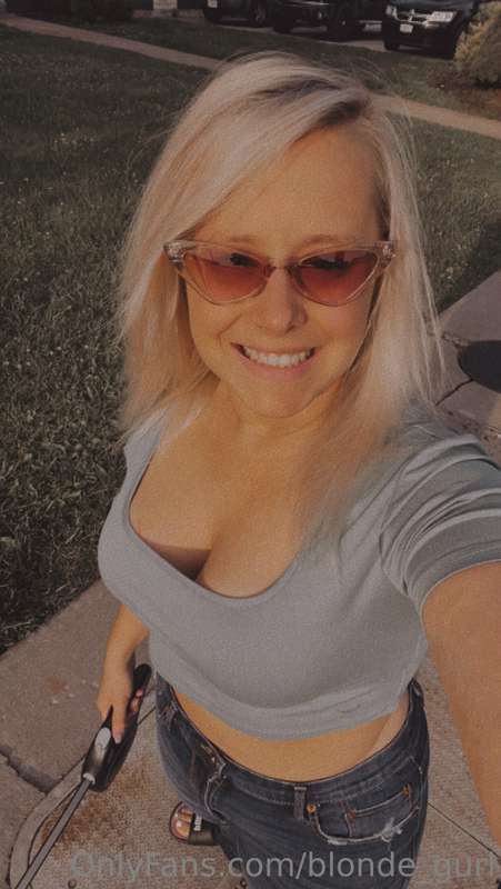 Off to get drinks and lose at trivia! Have a great Monday ev..