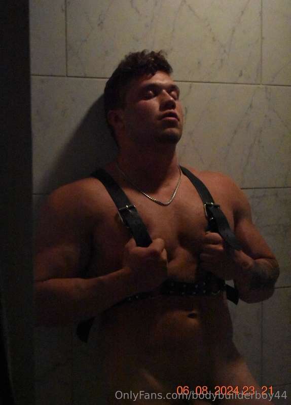 Thinking about you and me in the shower… 🥵
