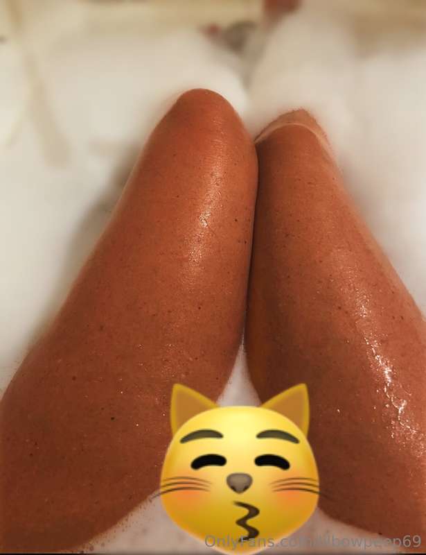 Good morning! Feel like licking me off? 😈😼🌷