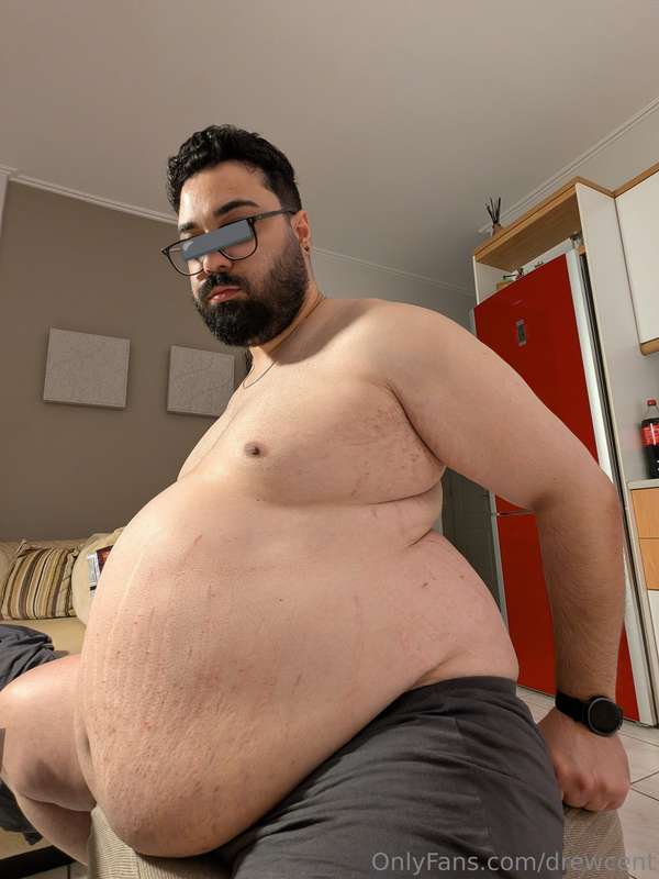 Mouth full, belly fuller 🐷This sofa stool is going to be my ..