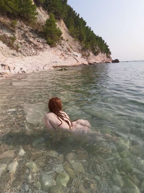 Ultimo bagno al mare 💦🍑Tra poco è il mio compleanno (il 29) ..