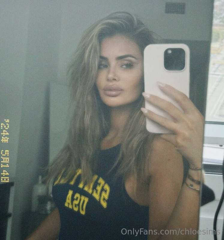 In a lazy mood this morning, the problem is being alone 🥺
