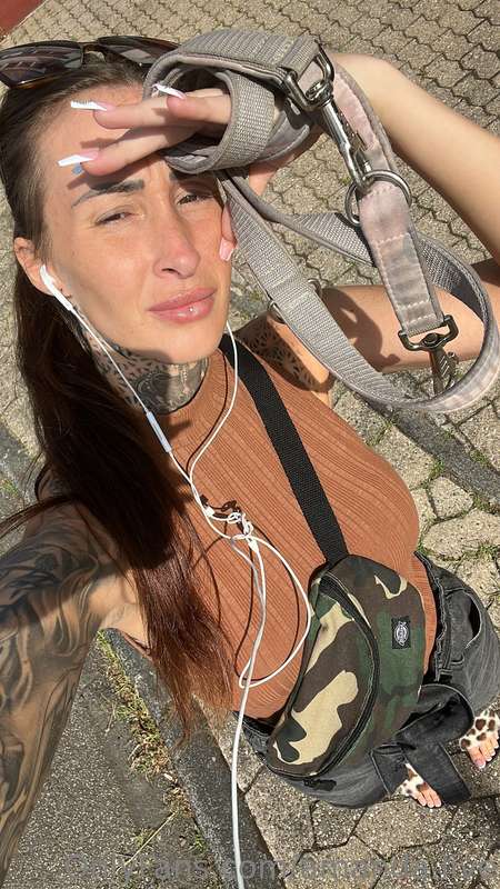 Heute geh ich etwas spazieren 😇 Hoffe du genießt deinen Tag ..