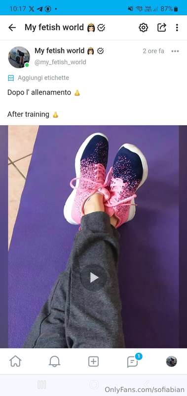 Nuovo video sul mio of 😈Mi tolgo le scarpe e i calzini dopo ..