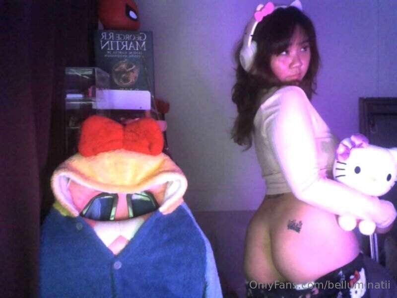Hello kitty and chill? 😽🎀💕