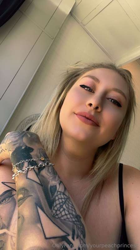 Heading to work lovers! Send me those sexy DMs and I’ll talk..