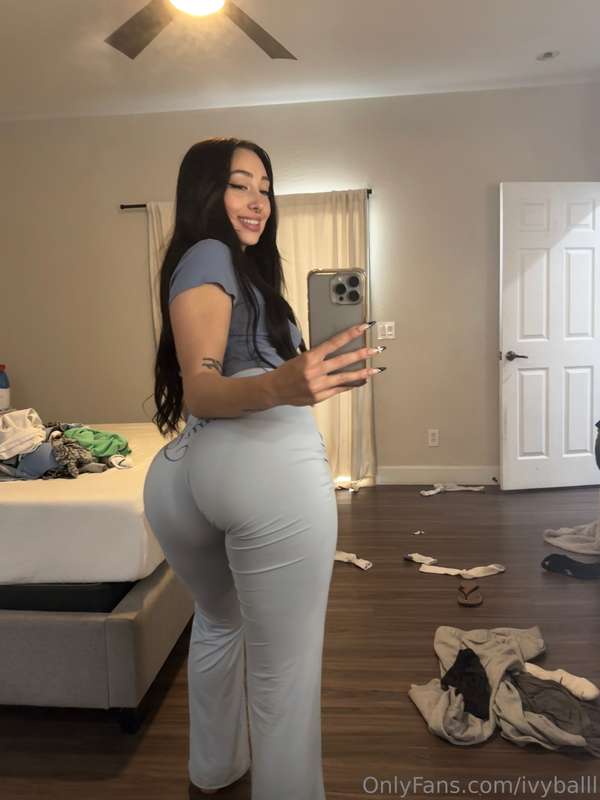 What's one thing you want to do to this booty? DM and tell m..