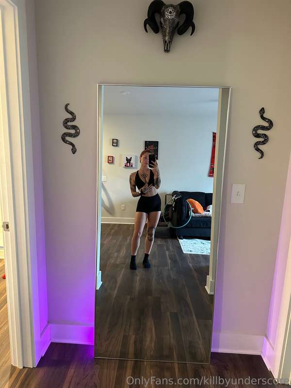 livestream tonight 9pm EST!! are you cumming? 🥰🥰🥰