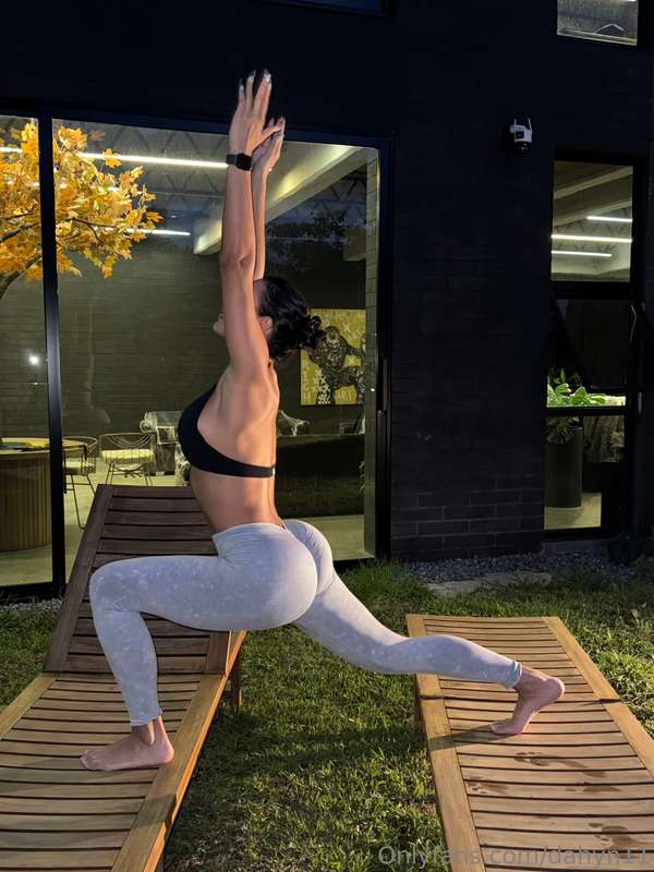 Just warming up… but I know you’d love to see me bend a litt..