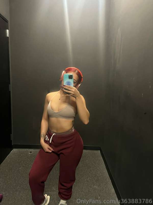 Dm for pics and vids! End of the year sale! $$$$