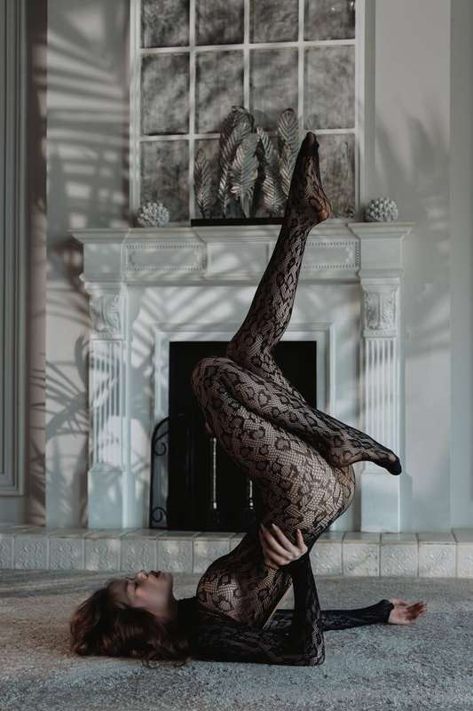 Wanna see me bend like this at your place 😼