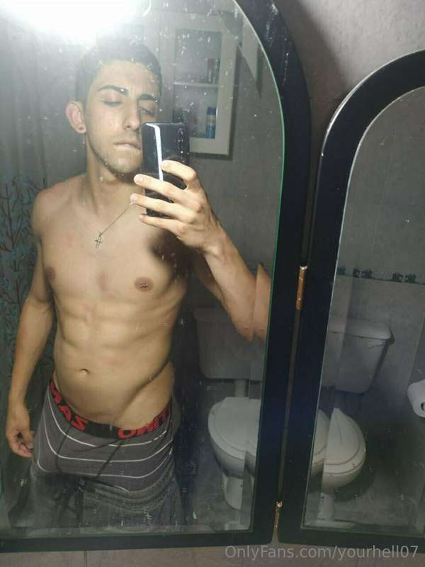 @lovansexyboy for you 🤤🤭

Hi baby,  present to you @lovansex..