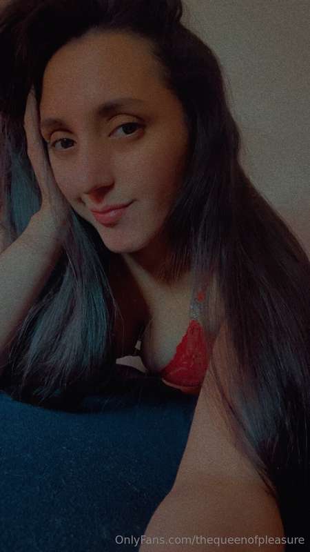 I'm bored baby. tell me 📲 😏🍒🫦