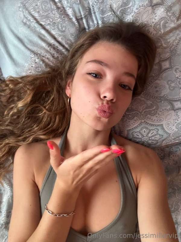 My kiss is a nice start of ur day, right❤️😉?