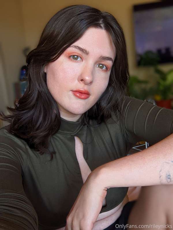 I'm liveee on Twitch! Playing WoW like it's Pokémon, pacifis..