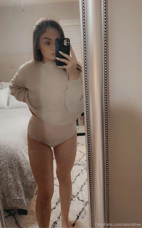 I lift my top on my main account...

https://onlyfans.com/al..