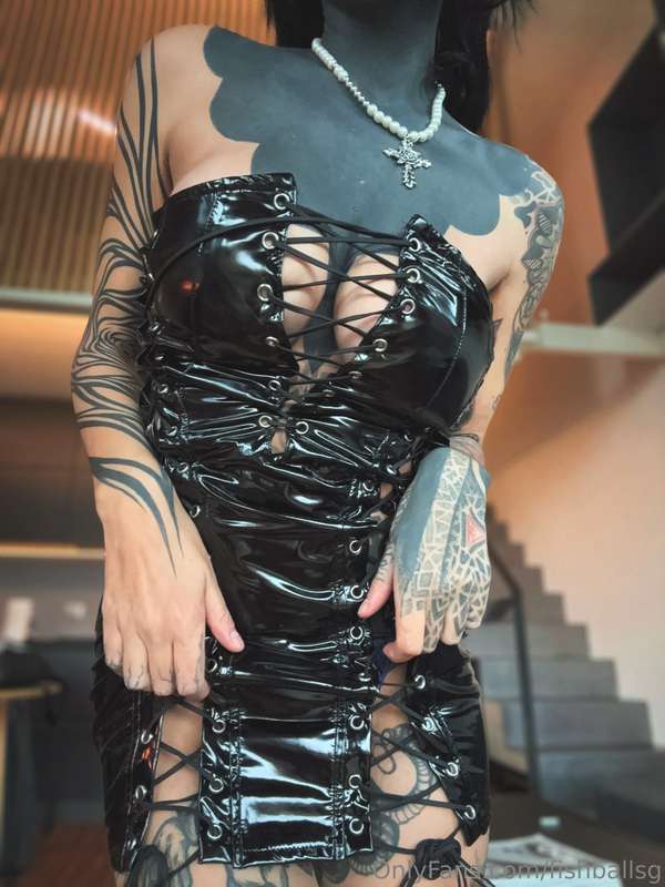 All this laces shouldn't be as tight as you can see now 😈 gu..