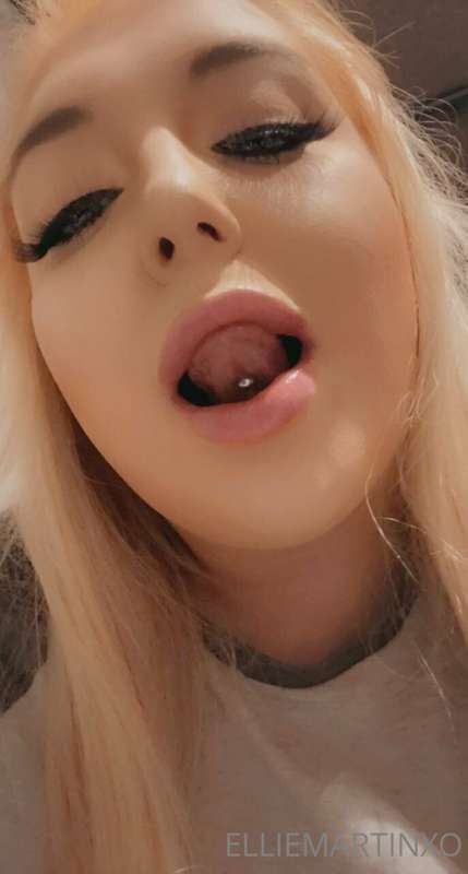 Some people are worth cumming for😻