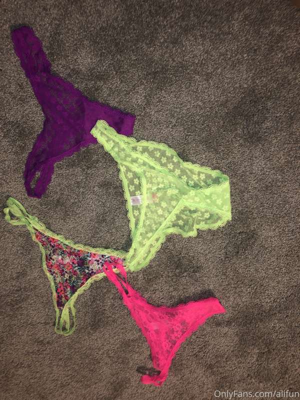 Bought some new undies today! 😍😍 which color is your favorit..
