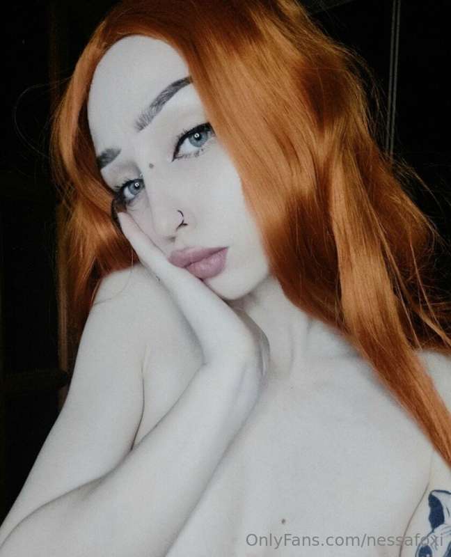 Your sweet girl is waiting for a message from you💌 🥰