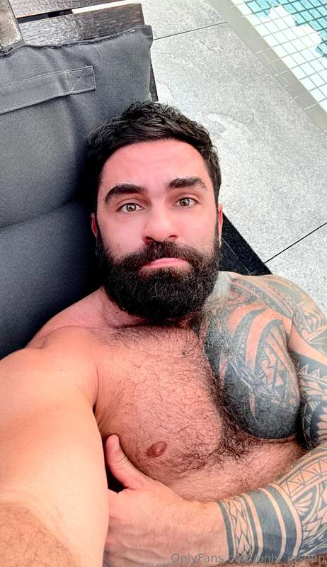 Chi mi mette il culo sul mio dolce e tenero faccino? Che gli..