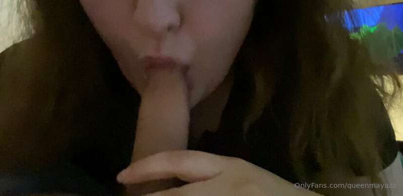 On a sunday funday i love sucking cock & getting dick down 🍭..