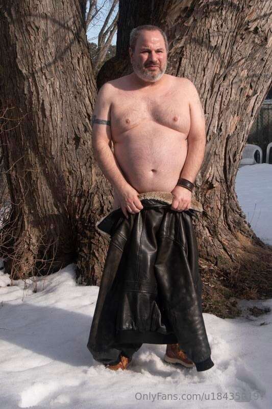 Nude in the snow2025