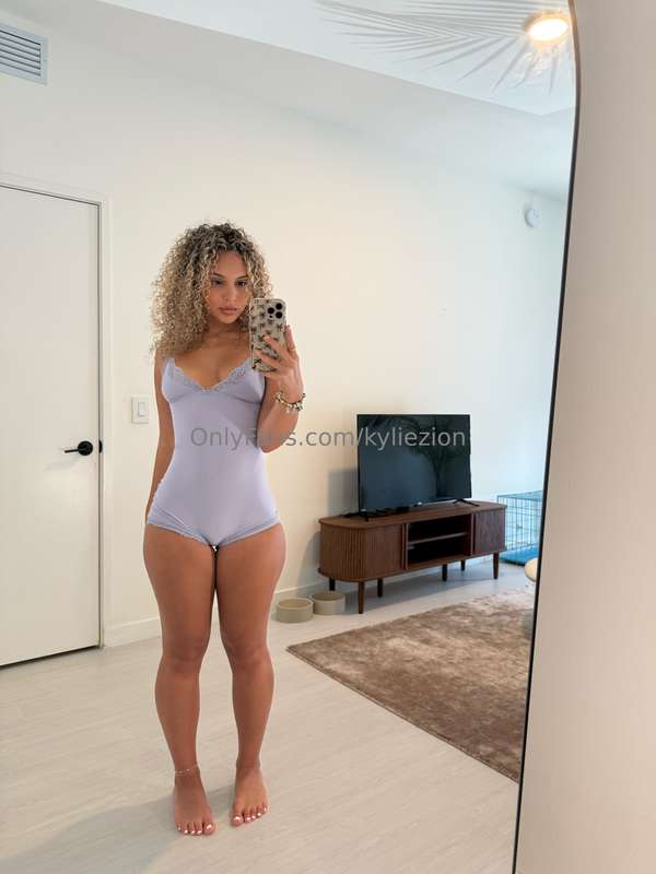 Show me something hard and I'll drop this on the floor 🤭