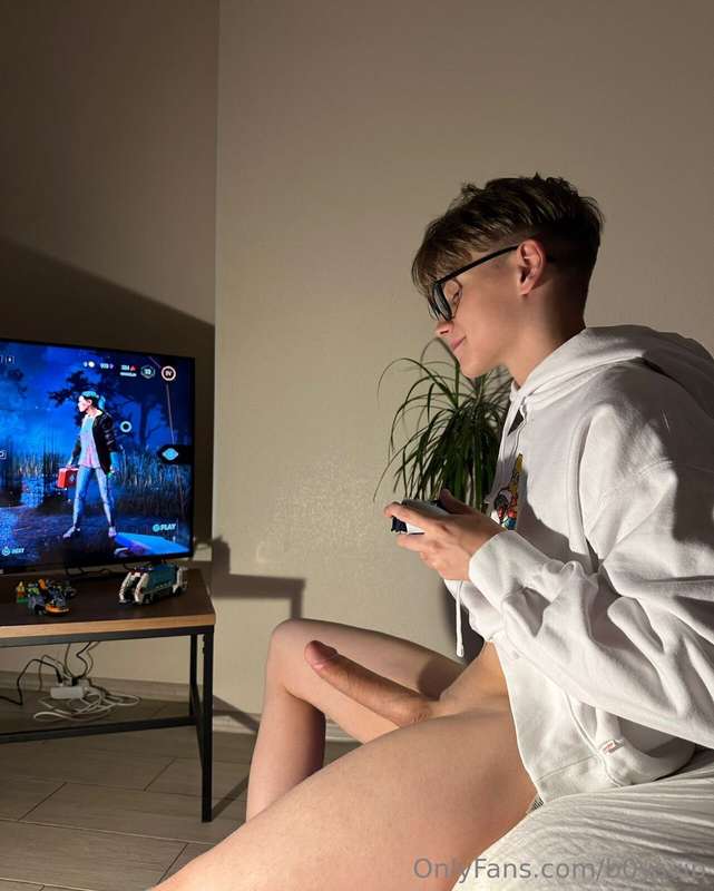 Let’s play video games 🎮 together? 🤤💘  @danyatwinkkk