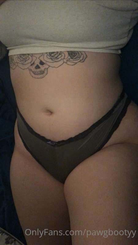 I need a thigh tattoo 💋💦