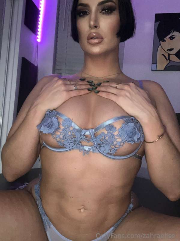 zahraelise_ photo