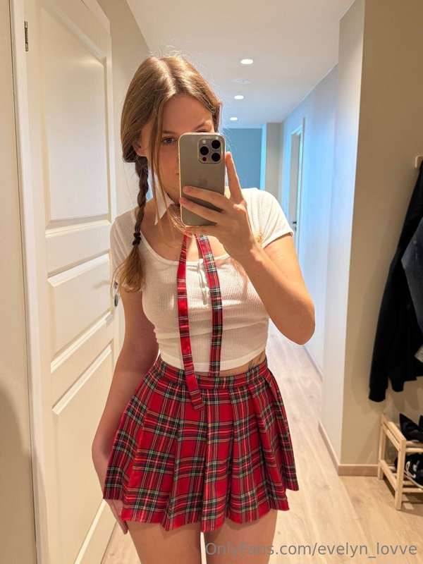 Smart look, playful mood, ready to study or distract you 😉🎓