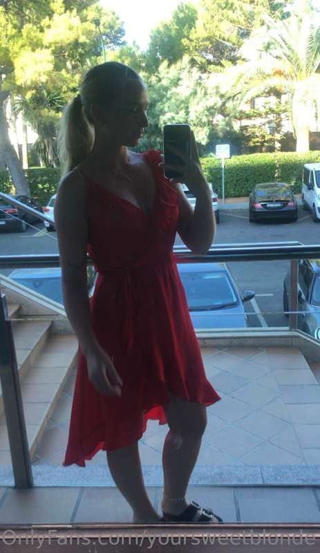 Summer dresses are the best, what do you think? Gives easy a..