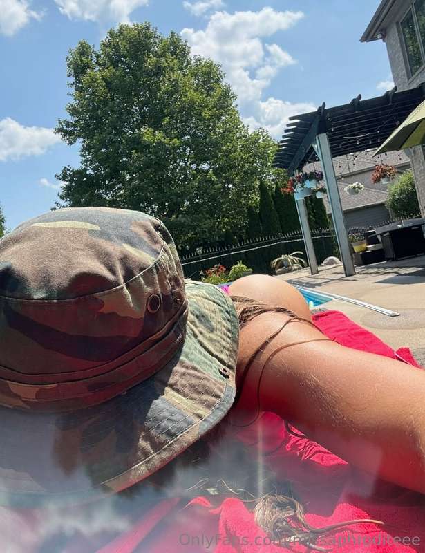 I don't want to get new tan lines, will you apply sunscreen ..