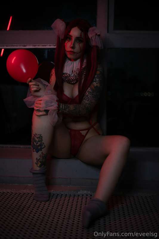 Hi Georgie! do u want a ballon?

Photo @infernumsg