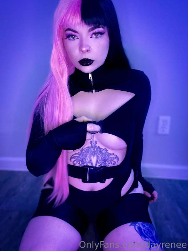 Let’s live out our cyberpunk fantasy together 🖤

Tip me to u..
