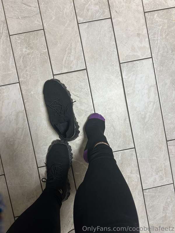 Went to the bathroom at work to show you how amazing these s..