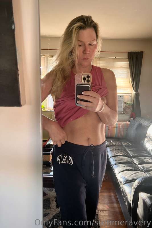 Tummy Tuesday! would you lick my abs? 💦