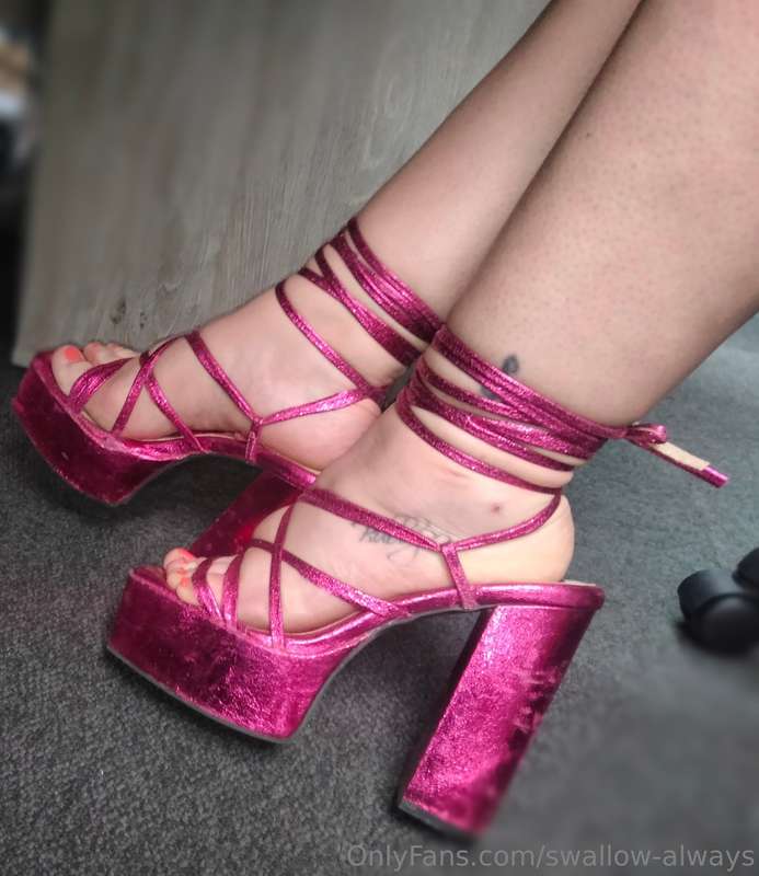 Would you let me walk all over you, daddy... 😌🥺