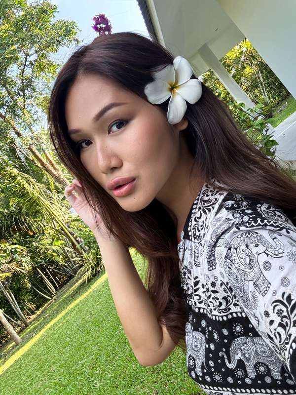 🌸 A moment of serenity in my backyard, with the soft white f..
