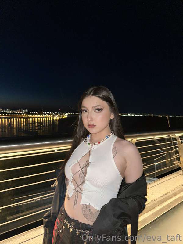 Hi, everybody
My name is Eva
