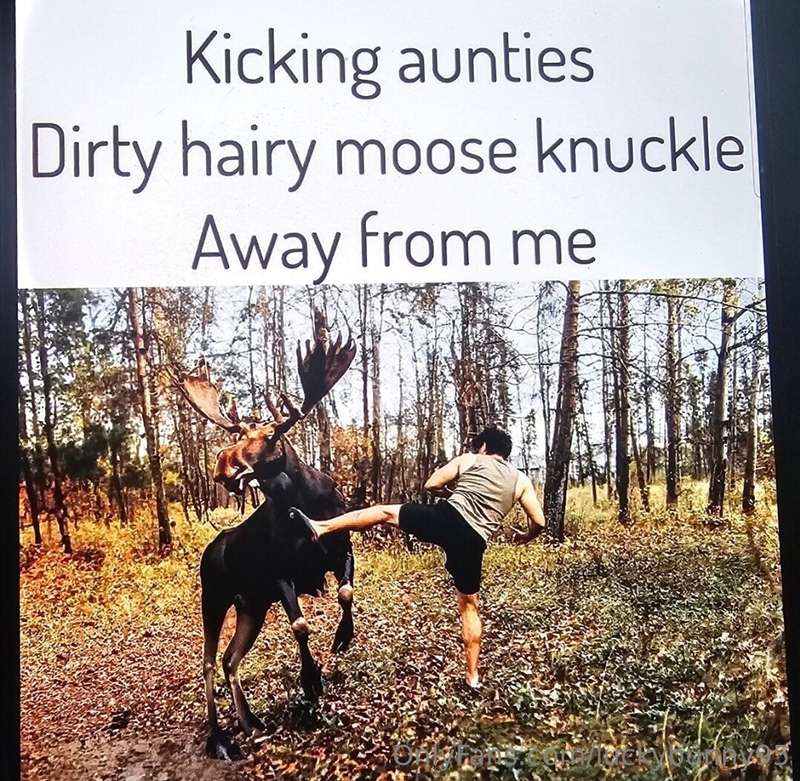 That ain't your mamas camel toe that's a moose hoof 🤣🤣🤣 