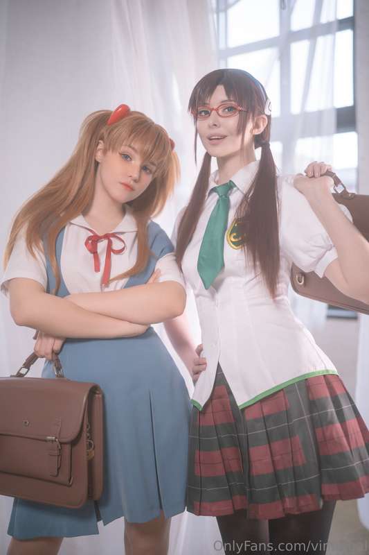 Make a choice! 💕Who is your waifu?