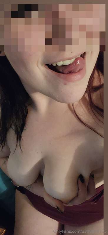 Happy topless Tuesday 🖤